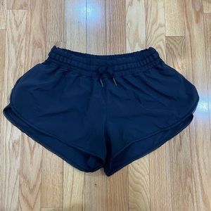 Lululemon shorts size 6 in black 10/10 condition